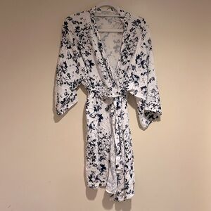 Pinkblush Maternity/Nursing White and Blue Floral Robe Sz Med